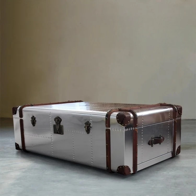 

American retro industrial style furniture, old storage box coffee table, fashionable and creative coffee table