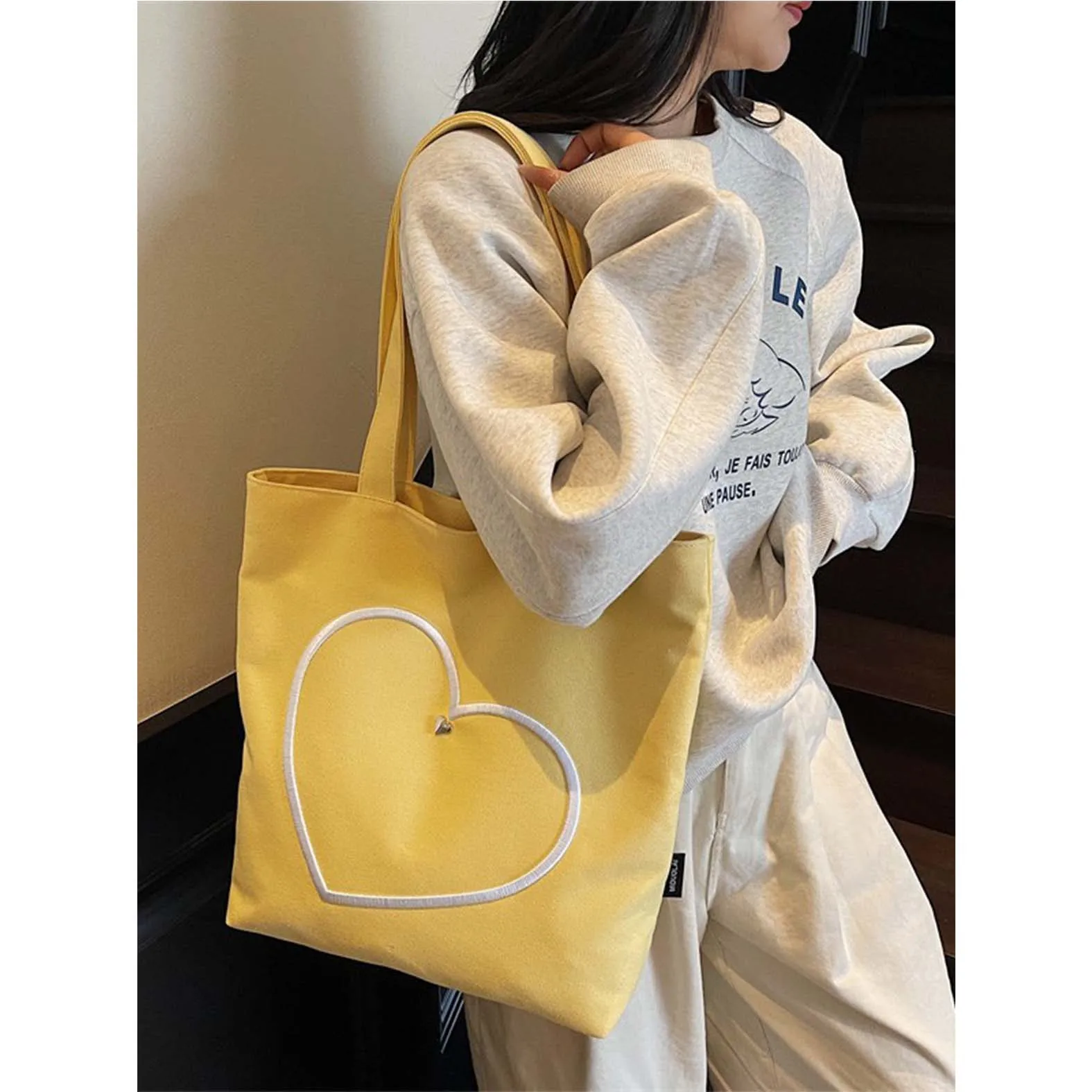 

Embroidered Love Canvas Bag, Women's Versatile Large Capacity Commuter Handbag, Student Classroom Single Shoulder Capacity Tote