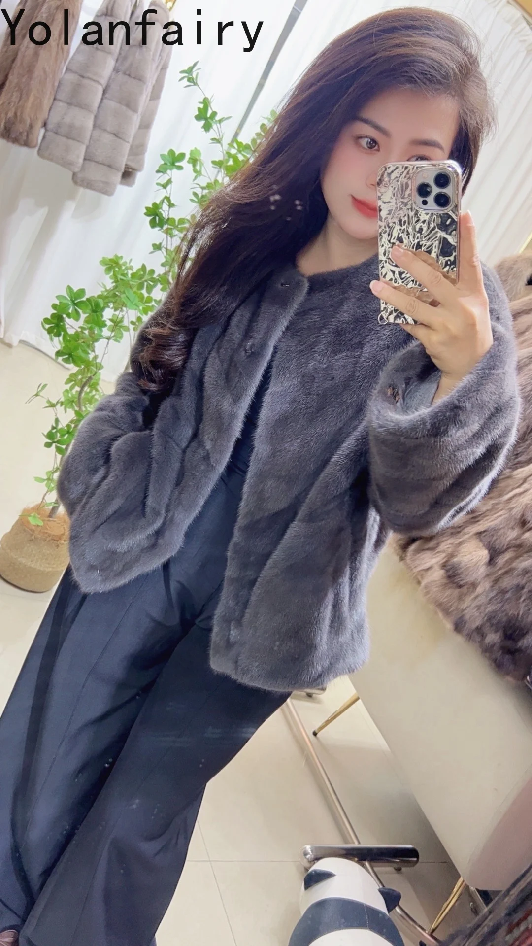 YOLANFAIRY معطف الفرو الحقيقي امرأة 2025 موضة الشتاء س الرقبة عالية الجودة فرو المنك سترة الملابس النسائية معاطف الفرو القصيرة السترات