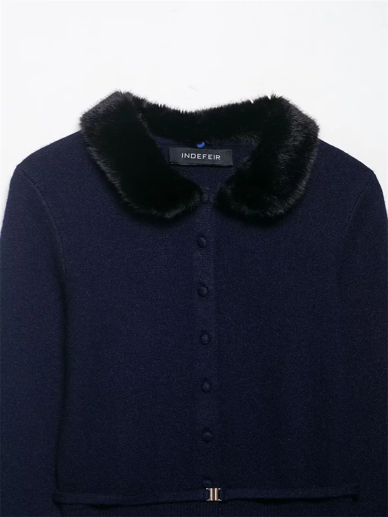 سترة نسائية 2025 الخريف نمط جديد الأزرق الداكن طويلة الأكمام فو الفراء تقليم الخصر مربوط سترة متماسكة قمة عصرية وأنيقة #3