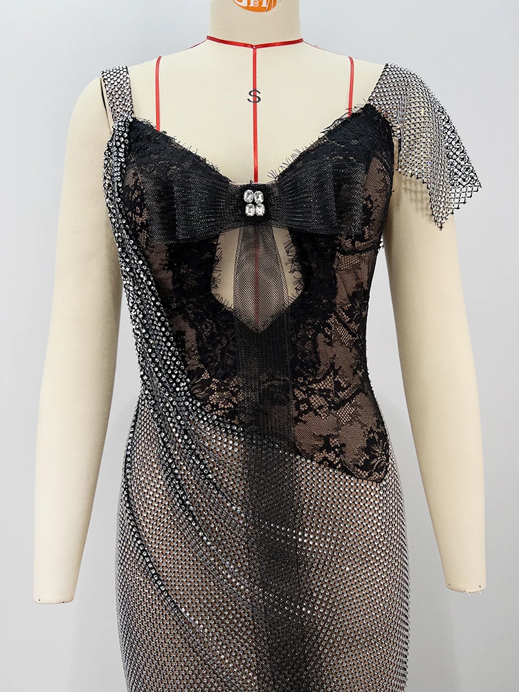 Luxuriöses Kristall-Mesh Maxikleid Damen Sexy V-Ausschnitt Transparentes Strass-Abendkleid Schwarzer Spitzenbesatz Bodycon Formelles Party-Ballkleid