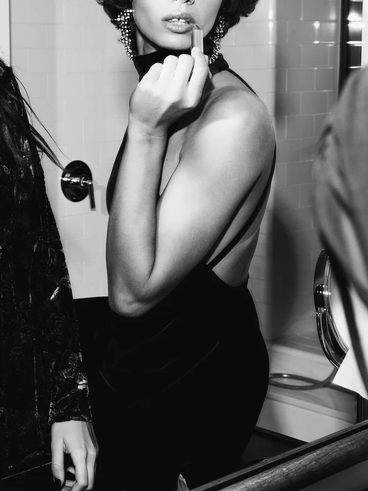 

Sexy Bal Long Ne Hanging New Winter 2025 Women's Faion Dr Ele Nude Color Evening Gown mid Waist No Sve