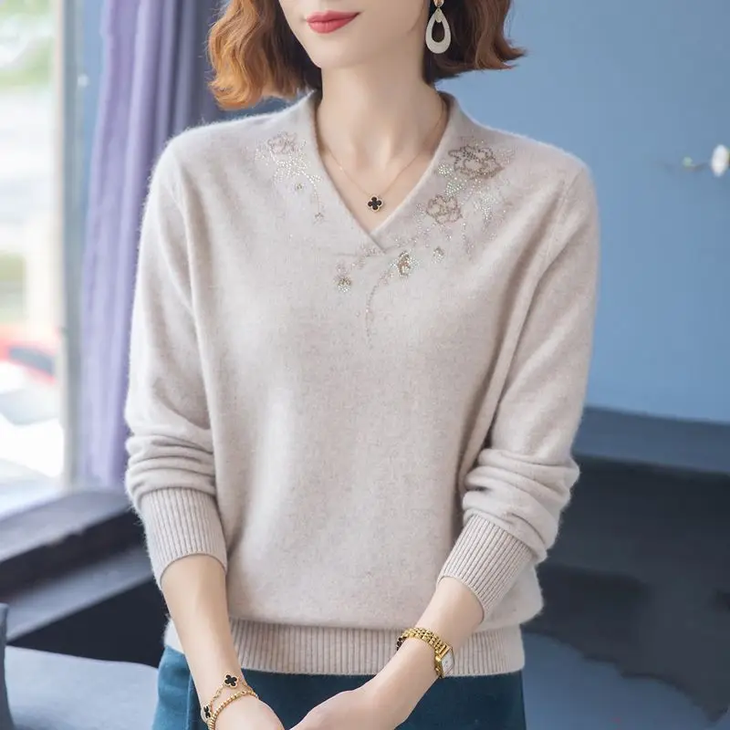 Elegant Fashion Diamonds Solid Color Sweaters Autumn Winter Women\'s Clothing All-match Short Casual V-Neck Knitted Pullovers