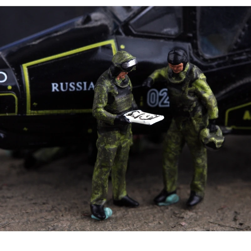 Modello in scala 1:72 4 pezzi Action Figure realistica pilota di elicottero russo Soldati Collezione di accessori per scene fai-da-te Regali di visualizzazione