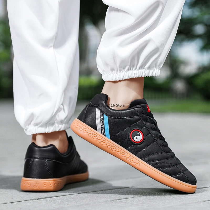 Scarpe per arti marziali in pelle Scarpe comode Tai Chi Scarpe tradizionali cinesi antiscivolo Scarpe da ginnastica Wushu morbide e leggere