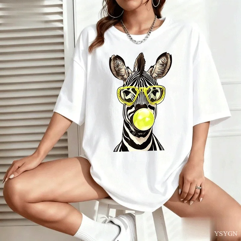 Cool Zebra with Sunglasses Bubble Gum T-Shirt Funny Animal Graphic Tees Casual Short Sleeve Tops for Women Summer Streetwear Y2K
