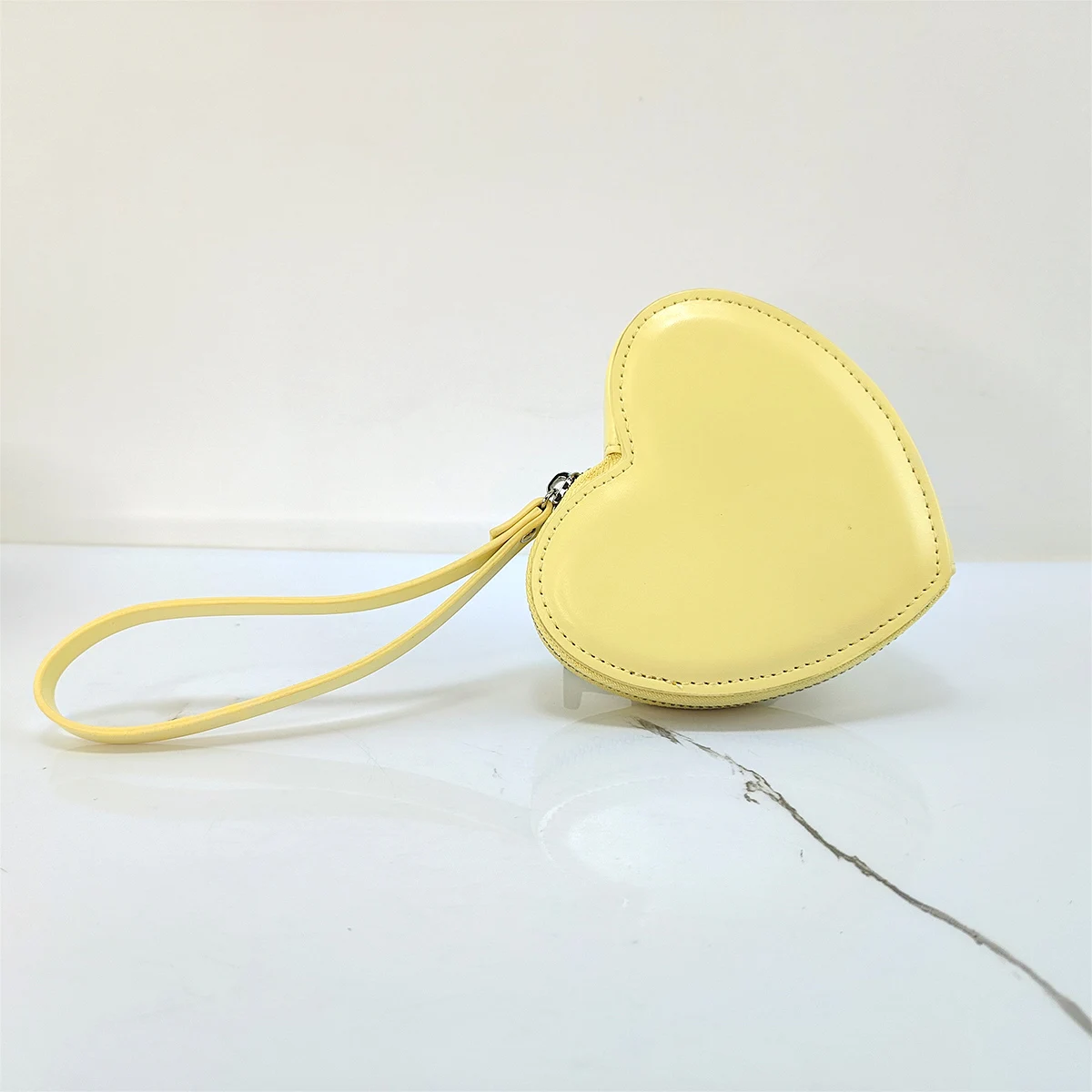 Fashionable Purse Portable Party Purse for Women Cute Heart Bag luxury Brand Designer Bag Solid Color Hand Bags for Women