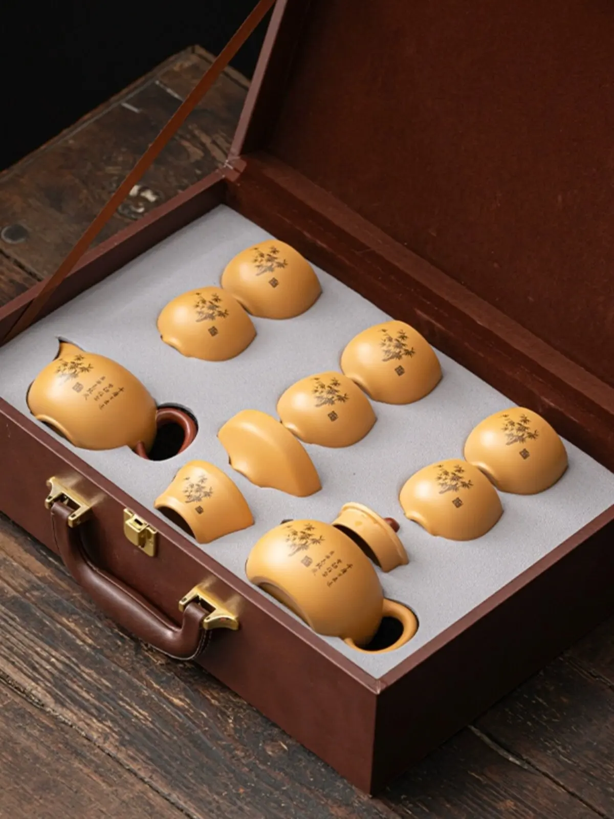 Purple sand segment mud Kung Fu tea set, raw ore brewing teapot, household meeting room retro light luxury gift tea tray set