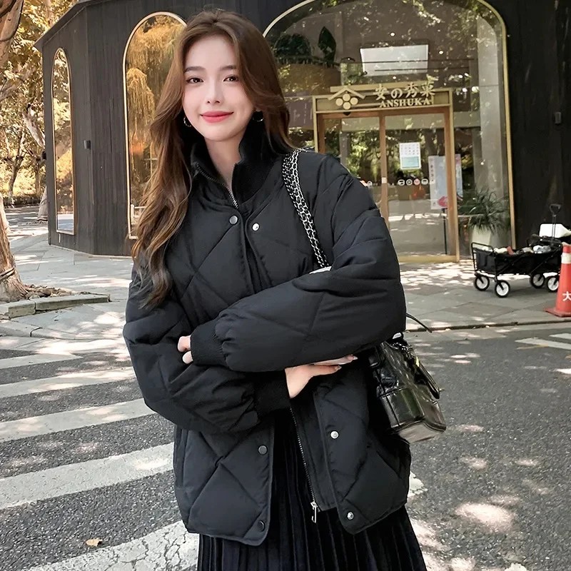 

Женская куртка на хлопковой подкладке, осень-зима 2025, новая корейская верхняя одежда с бриллиантами, короткая теплая строчка
