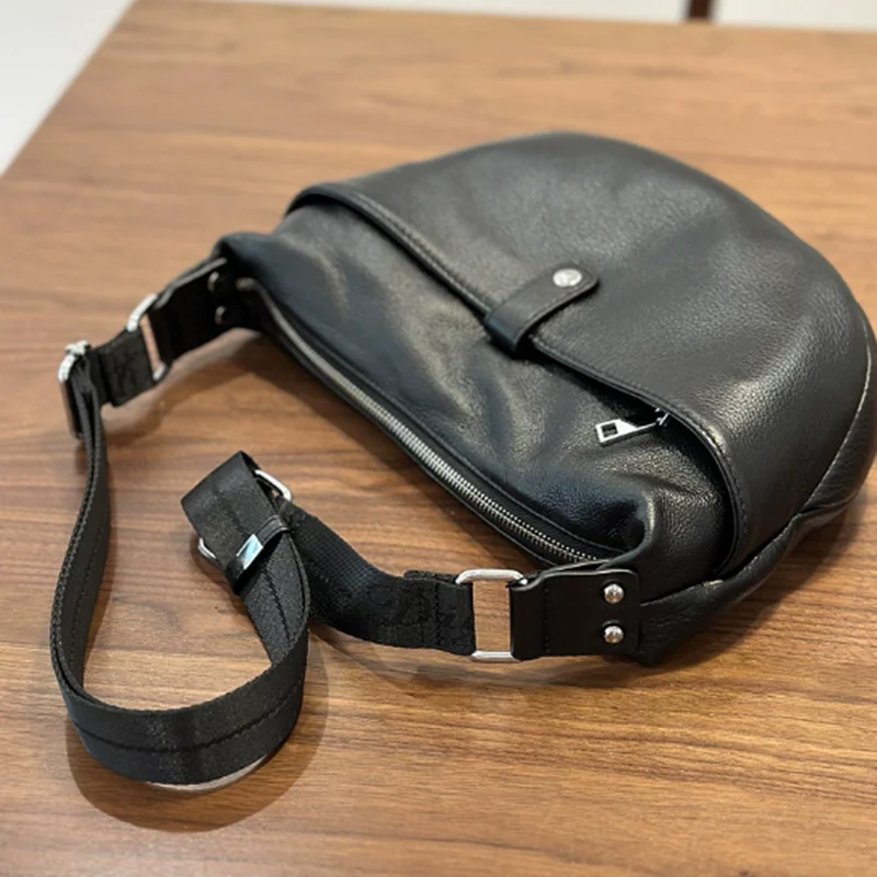 حقيبة كروس جديدة من جلد البقر بطبقة علوية سوداء نقية من الجلد الطبيعي لعام 2026، حقيبة صغيرة بكتف واحد خفيفة الوزن