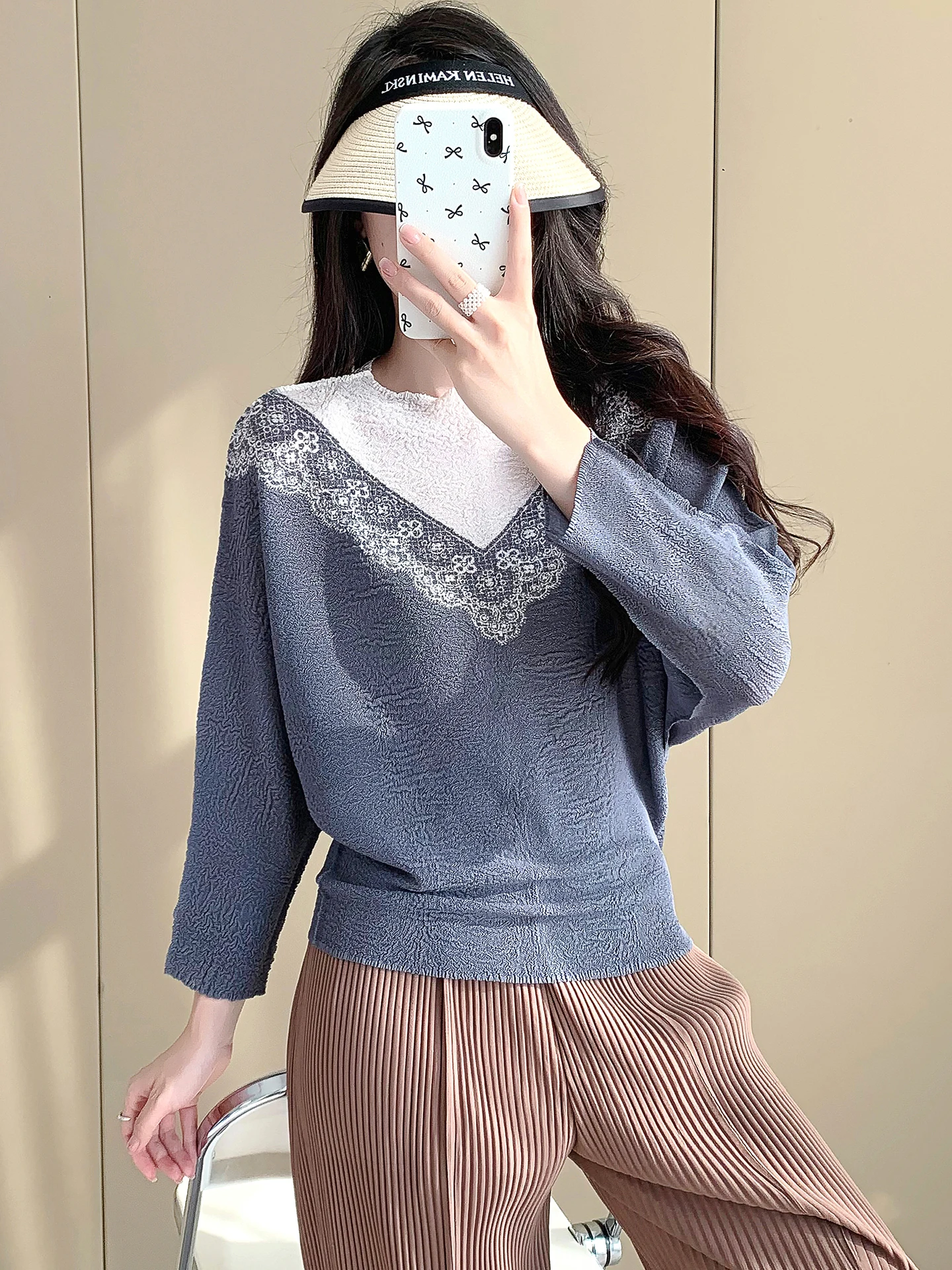 

Новая осенне-зимняя женская футболка свободного кроя с плиссировкой, элегантный дизайн, для женщин среднего возраста, модный образ (OOTD), из полиэфирного волокна, рукав «летучая мышь»