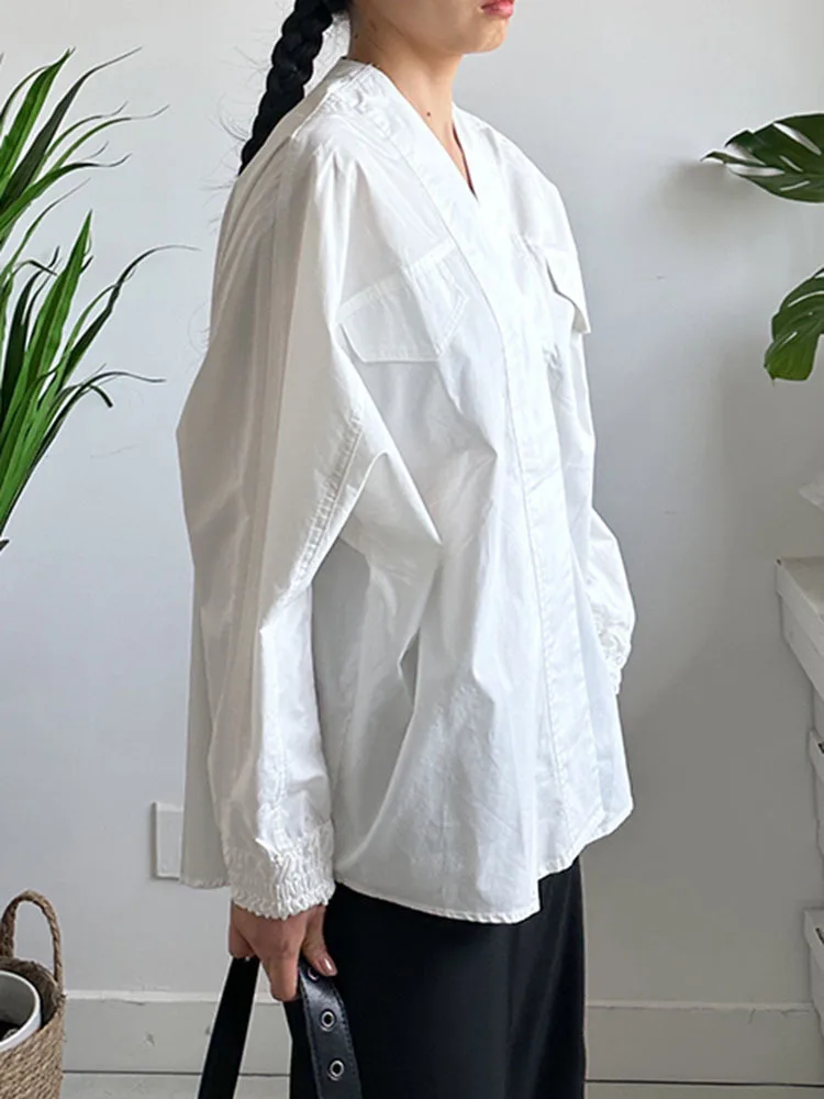 [EAM] Women White Spliced Big Size Elegant Blouse New V-neck Long Batwing Sleeve Shirt Fashion Tide Spring Autumn 2024 1DH6891