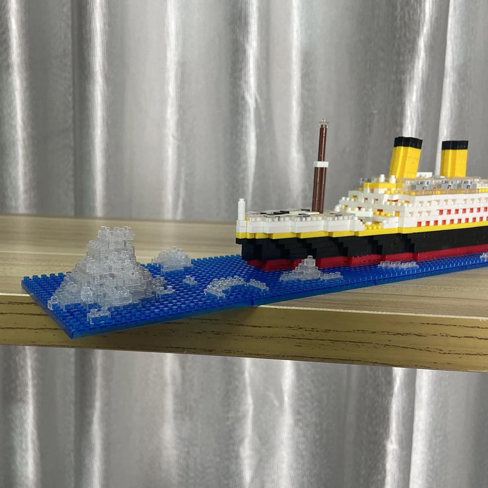 Titanic Ship Micro Mini Model Building Blocks Toy: Engage in Historic  Enhance Finger Dexterity,and Treasure Your Collection