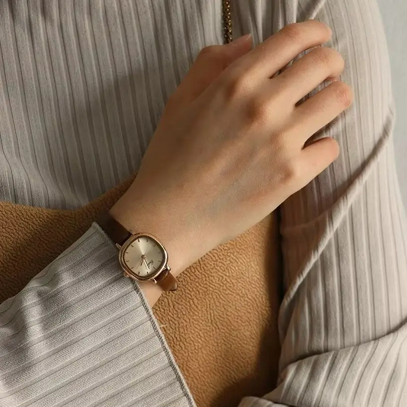

Women's Waterproof Quartz Watch Simple Retro Square Dial Design Fashionable And Practical Timepiece Birthday gift