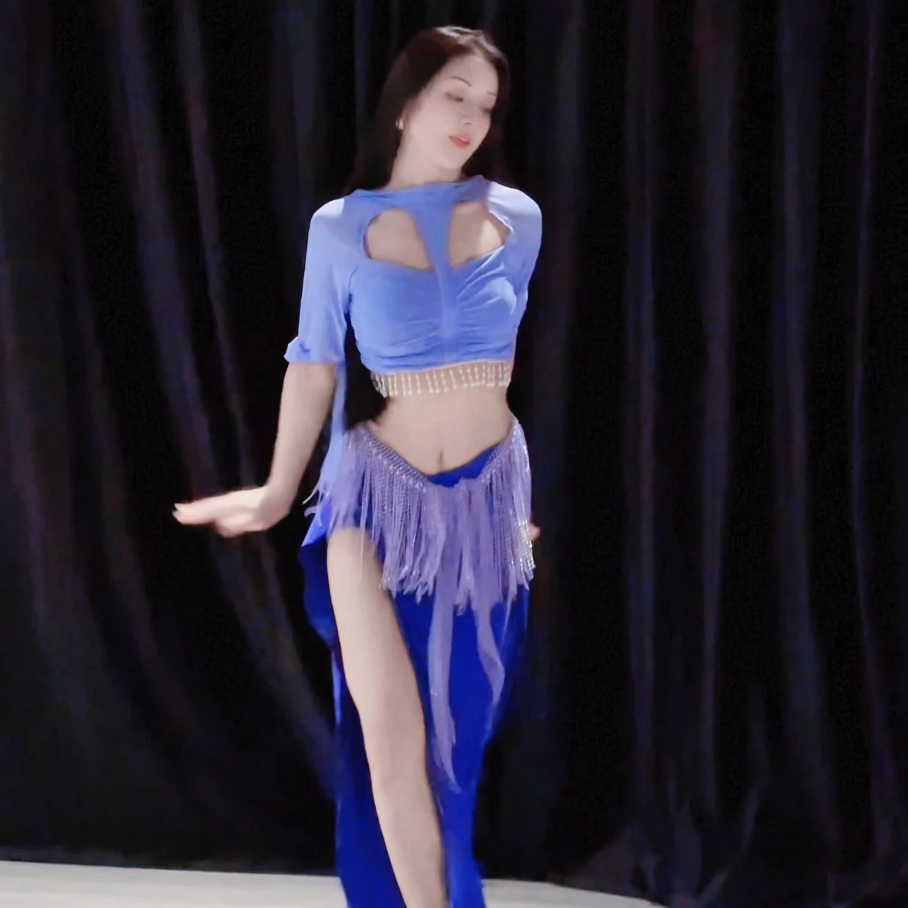 2025 جديد ملابس الرقص الشرقي المرأة قصيرة الأكمام شرابة أعلى مثير سبليت تنورة طويلة 2 قطعة ملابس ممارسة الرقص الشرقي الشرقي