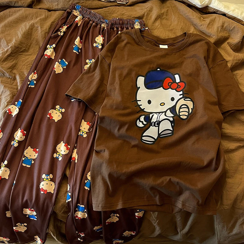 Conjunto de pijama para mujer de Hello Kitty, camiseta y pantalones, estampado de béisbol de manga corta marrón, ropa de estar por casa de dibujos animados, ropa de dormir informal de verano