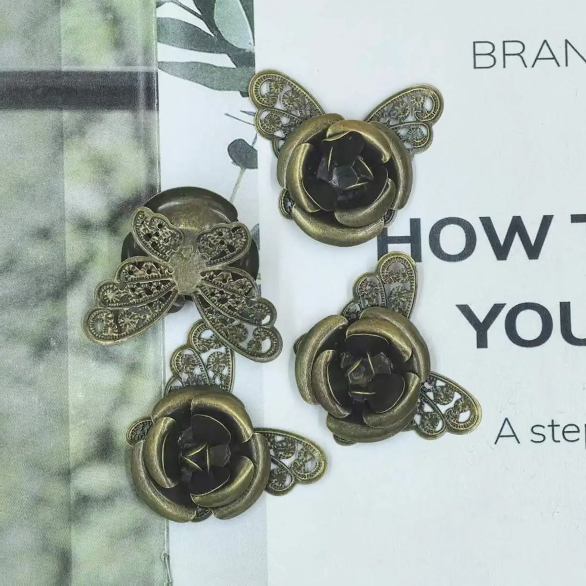 200PCS Charm Connectors Butterfly in Love with Flower Handmade Crafts Jewelry Decoration Accessories Wholesale DIY Material Bag