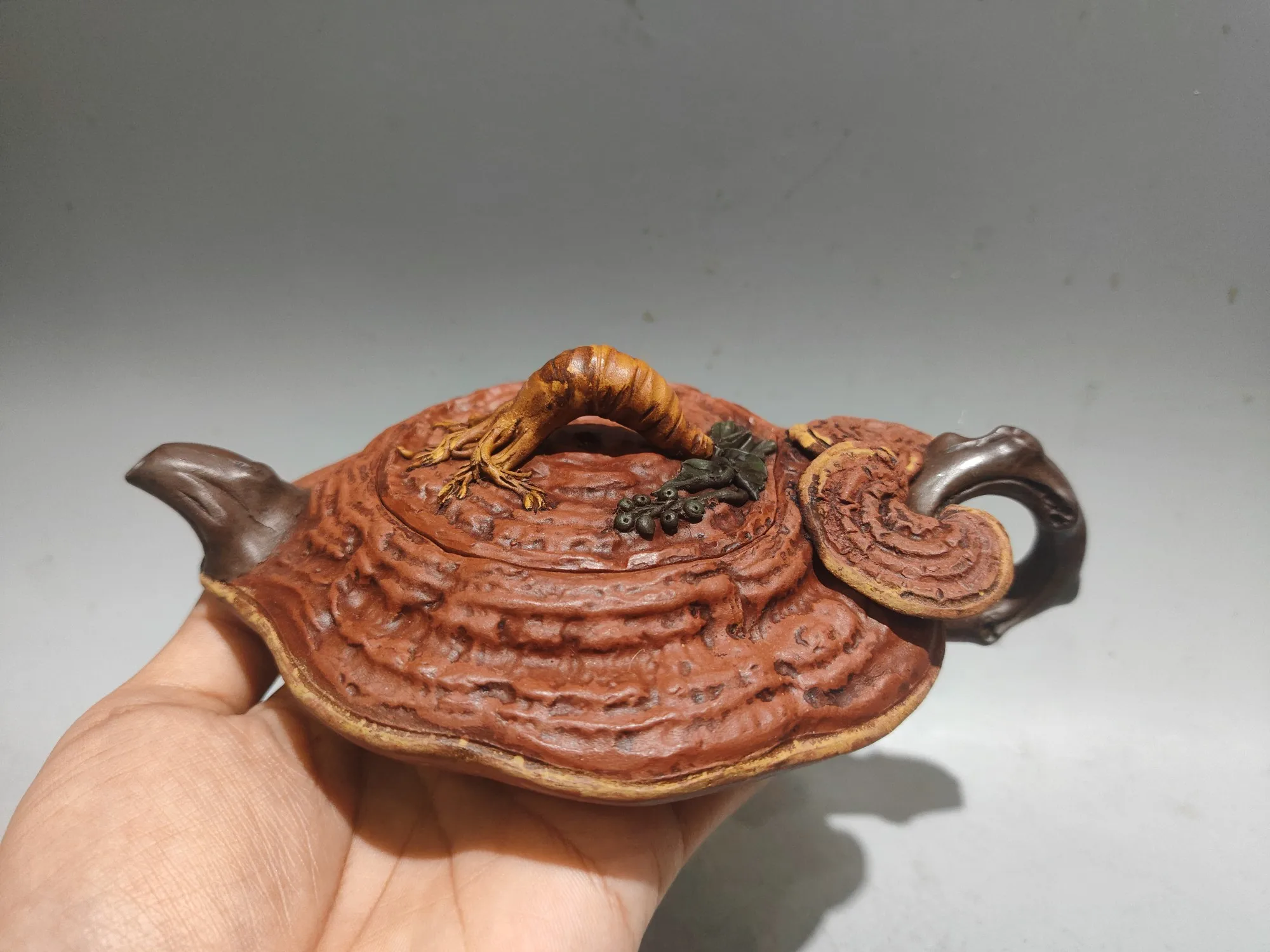 Purple teapot Yixing Purple Clay Teapot Ganoderma Guateng pattern Two tone teapot Kettle Teapot Amass wealth Ornaments