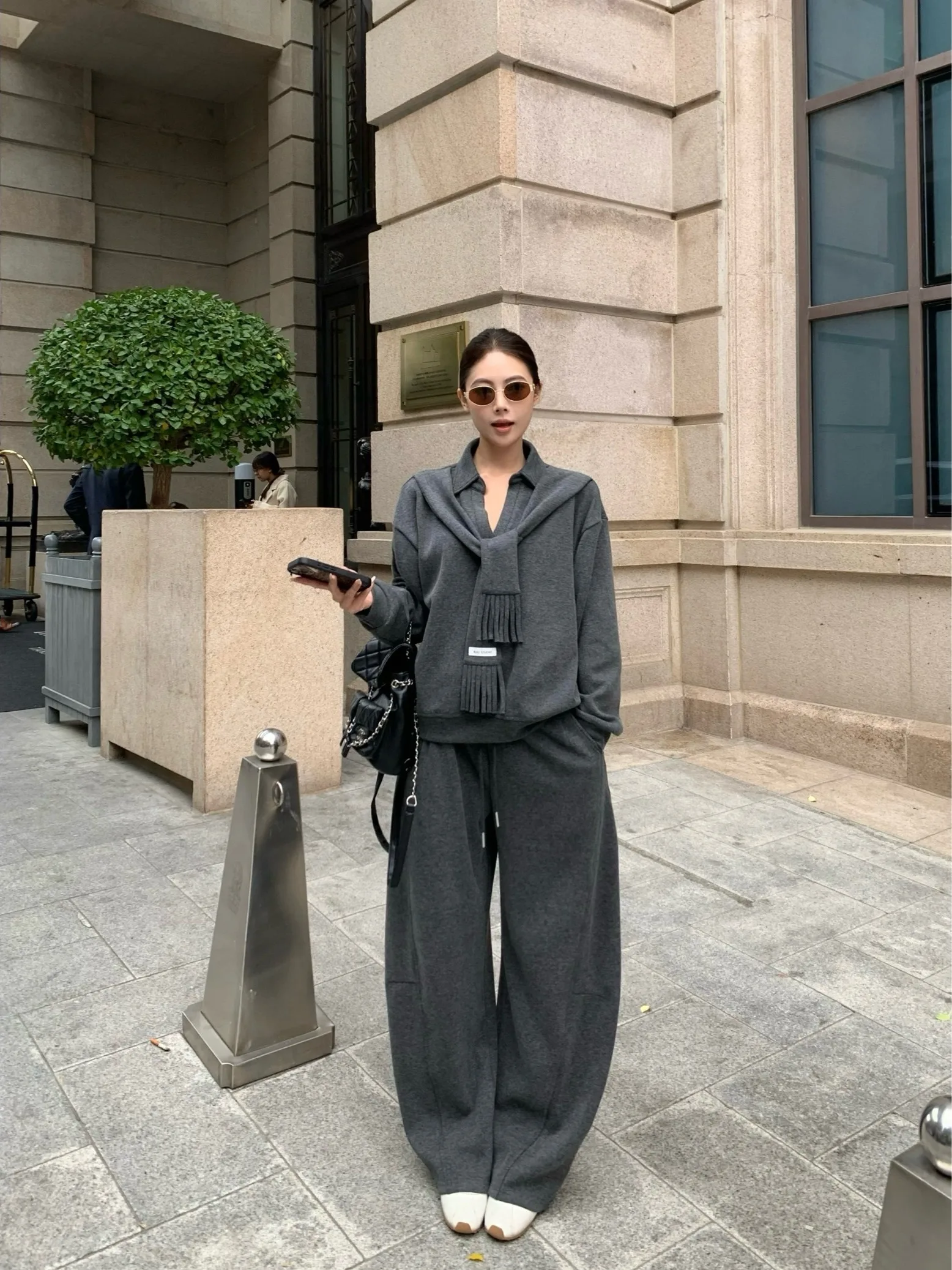 

Модный комплект из брюк с высокой талией и широкими штанинами, женский худи с длинными рукавами и шарфом, повседневный весенний новый комплект из двух предметов