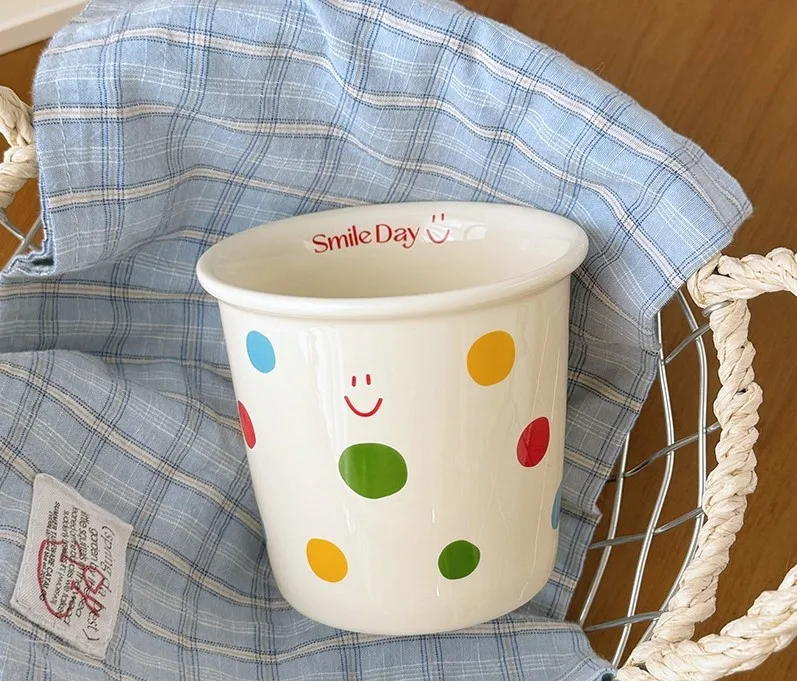 

Instagram colored polka dot coffee cup, ceramic cup with lid, yogurt cup, sealed mug, high aesthetic value