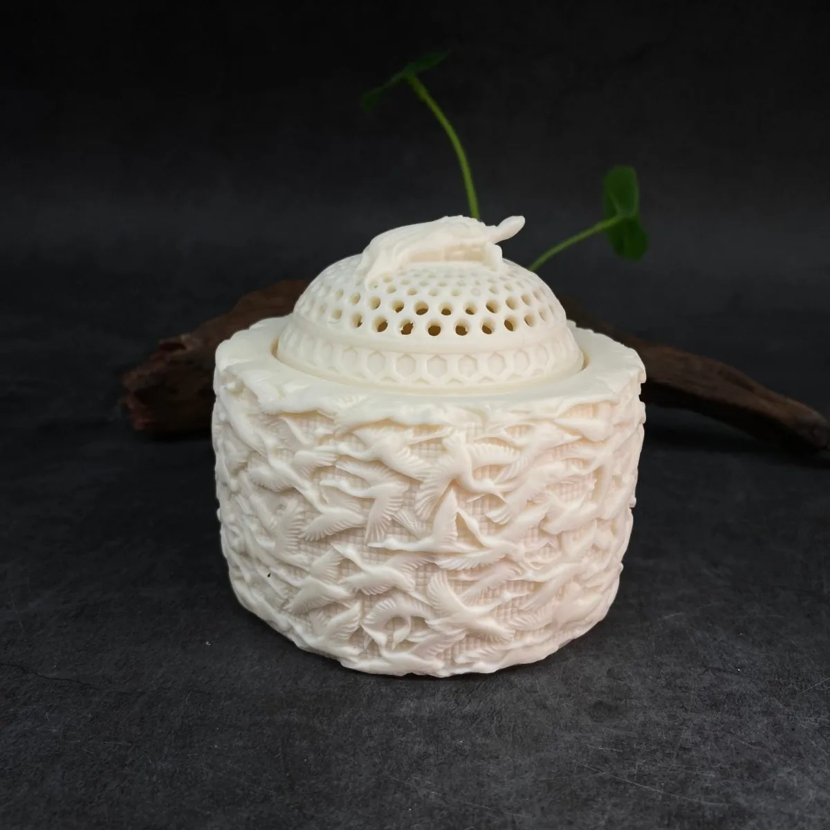 Ivory Nut Carved Thousand‑Crane Incense Burner Home Indoor Office Desktop Aromatherapy Coil Incense Creative Craft Ornament