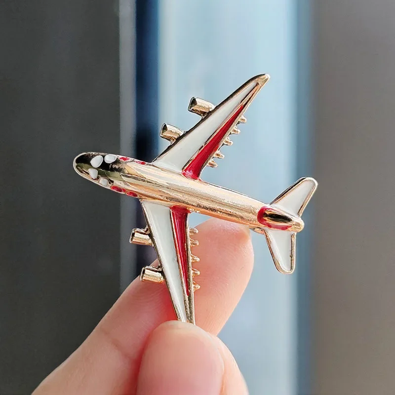 Enamel Airplane Brooch Metal Aviation Pin for Men & Women Creative Pilot Gift Fashionable Jewelry Unisex Statement Accessories
