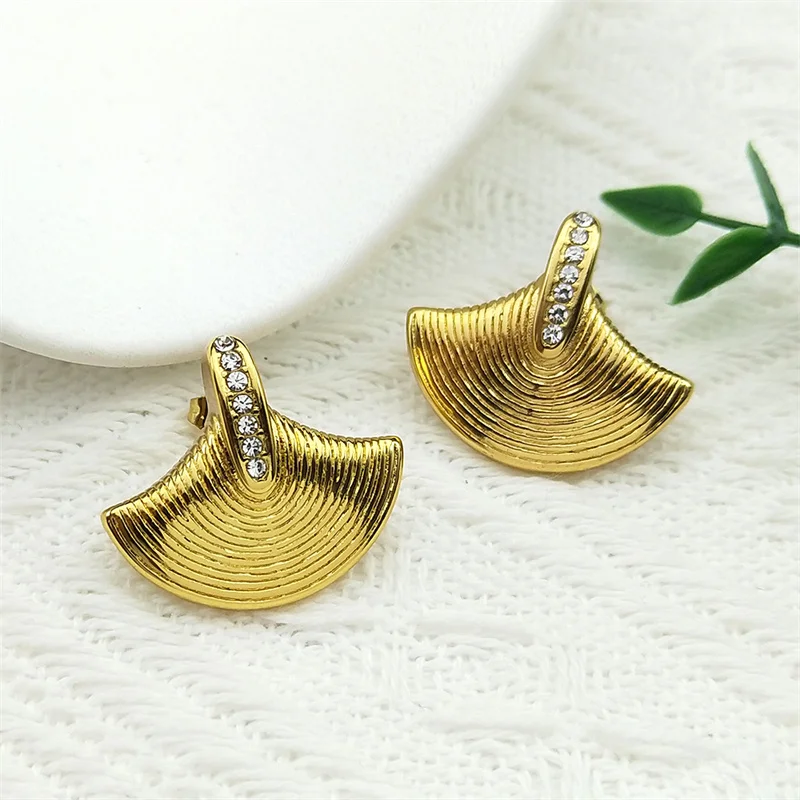 

New Design Stainless Steel Fan-shaped Shell Rhinestone Ear Studs for Women Girls Gold Color Party Female Earrings JewelryZZZ1082