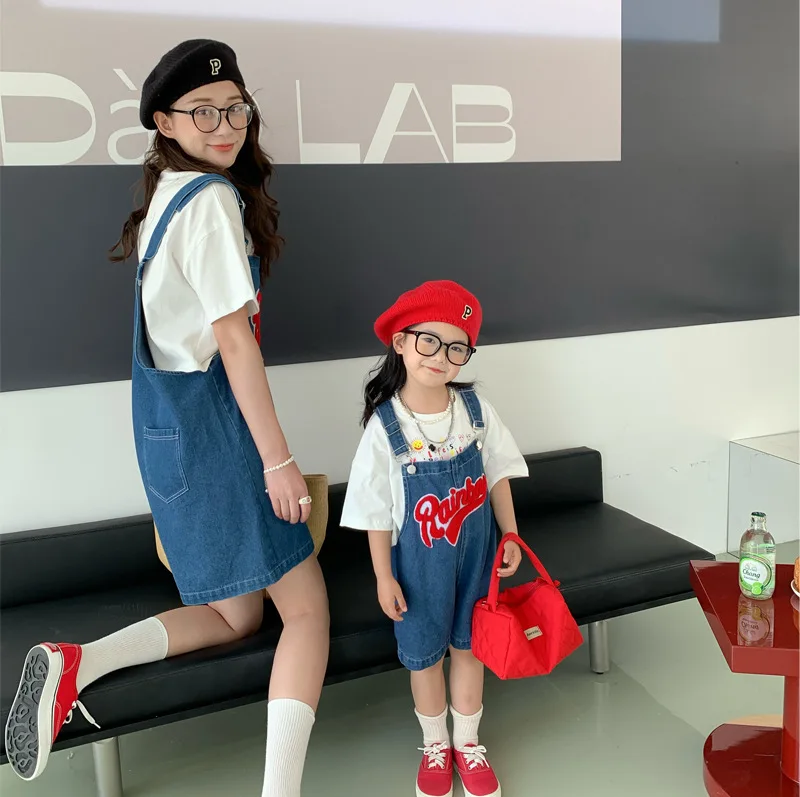 Play Outfit Together Korean Version Casual Daughter Mother Child Clothing Parent-Child Label Denim Shoulder Pants H22x40