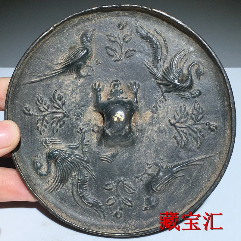 

received the collection of the four major divine beasts Dynasty, round toads, black lacquered paste, copper mirror ornaments