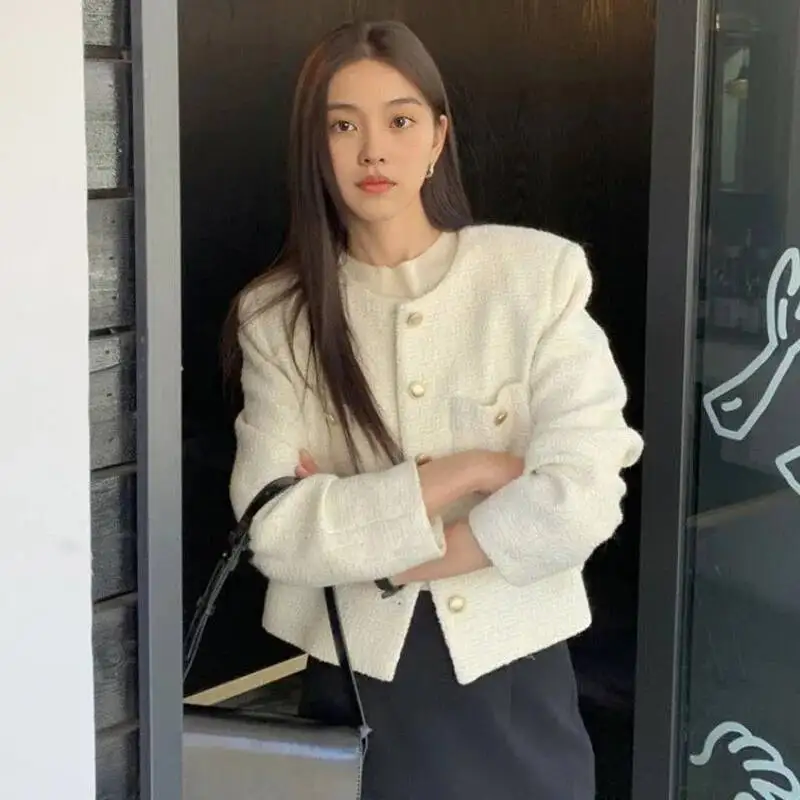 

Женское твидовое пальто во французском стиле, элитное корейское модное короткое пальто с металлическими пуговицами, женская уличная одежда, темпераментная верхняя одежда с круглым вырезом