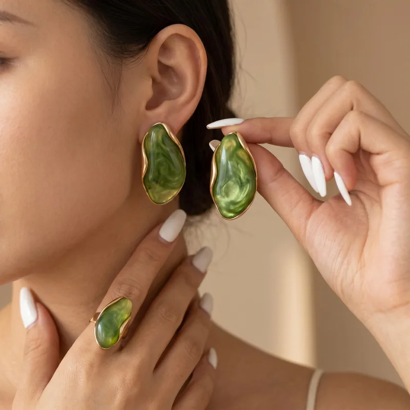 Elegant green irregular Milard style earrings necklace set, women's jewelry, suitable for daily wear
