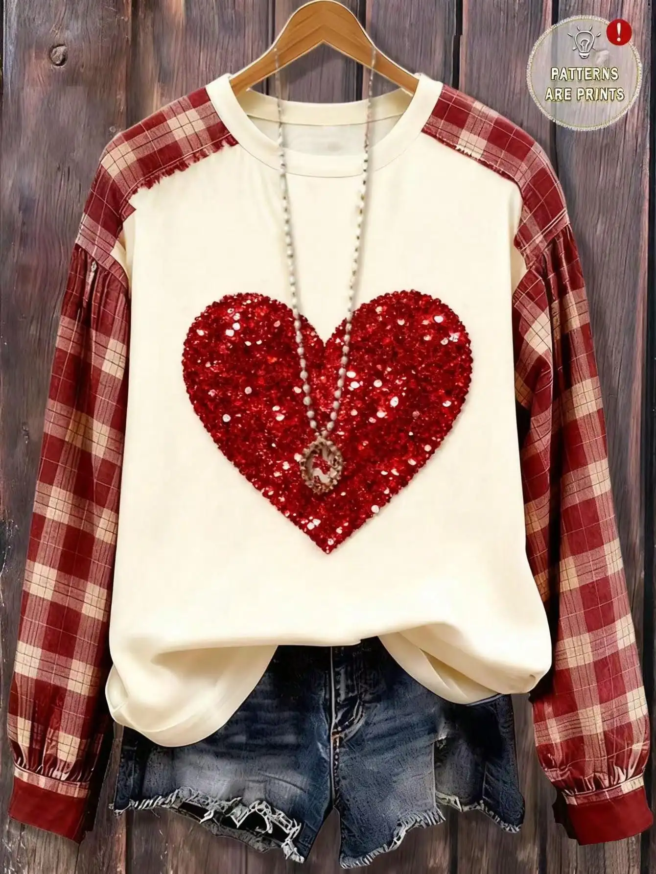 

Plus Size Heart Sequin Print Crew Neck Sweatshirt with Plaid Raglan Sleeves for Valentine's Day