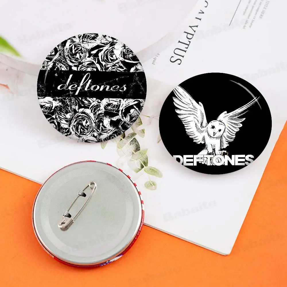 D-Deftones دبابيس جديدة دبوس زر ناعم مضحك سخيف Gnarpy على لوح التزلج ميمي شارة ألعاب جمع الهدايا