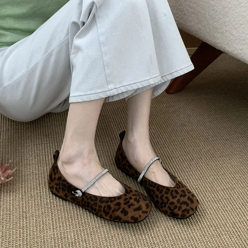 

Модные женские туфли Мэри Джейн на плоской подошве со стразами, мягкая женская обувь с квадратным носком, женские туфли на плоской подошве в стиле Лолиты