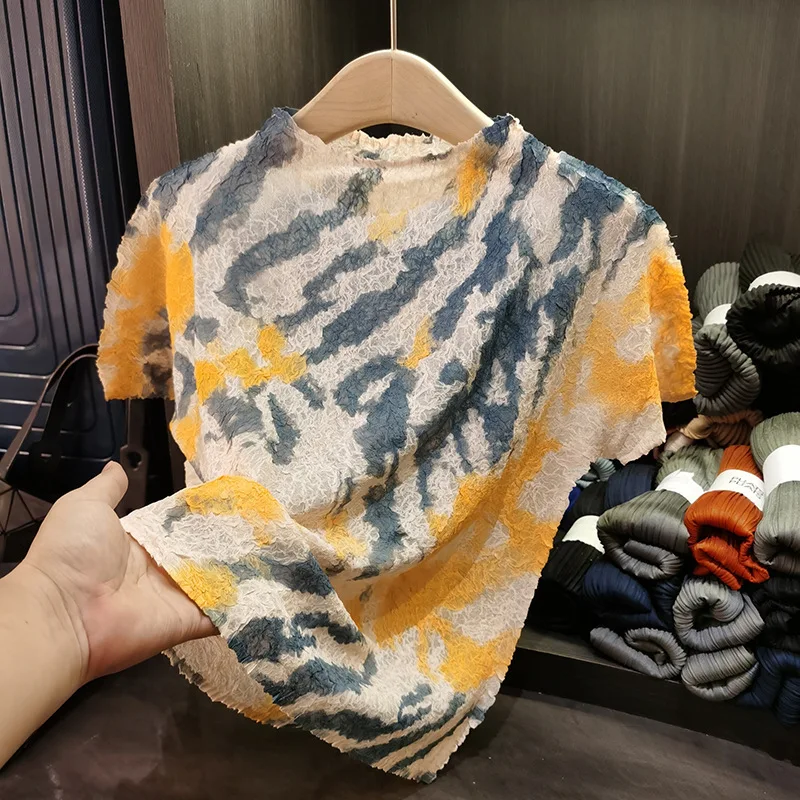 مياكي مطوي تي شيرت 2025 الصيف أضعاف جديد سليم Plisse ليوبارد طباعة الوقوف طوق الطية تي شيرت البلوز الطيات القمم الإناث