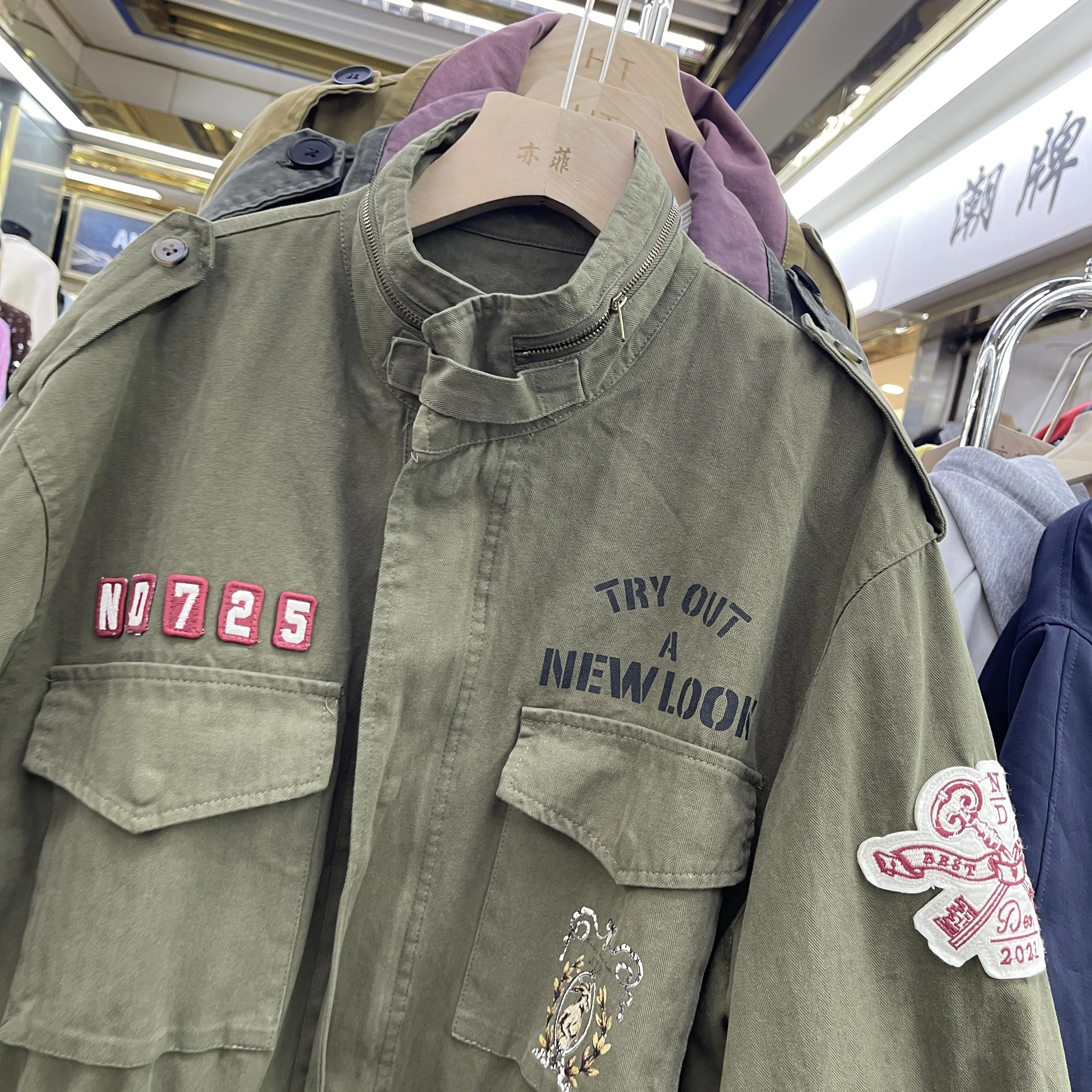 2025, Winter-Arbeitskleidungsstil, verdickter Baumwollmantel, Damen-Langarmjacke, lässiger Stil, lockeres Oberteil