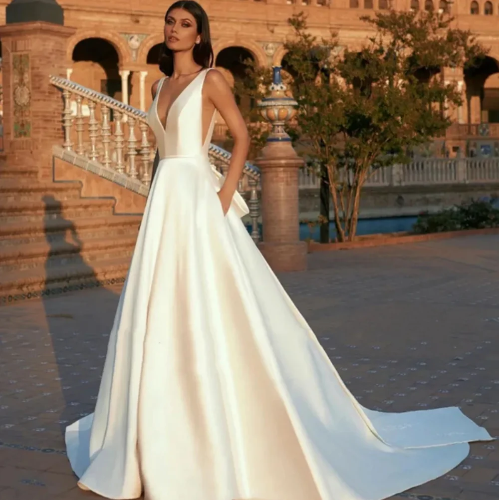 Vestido de casamento com decote em v sexy feminino, sem mangas, cetim, linha A, decoração da noiva, renda, trem, novo, 2022