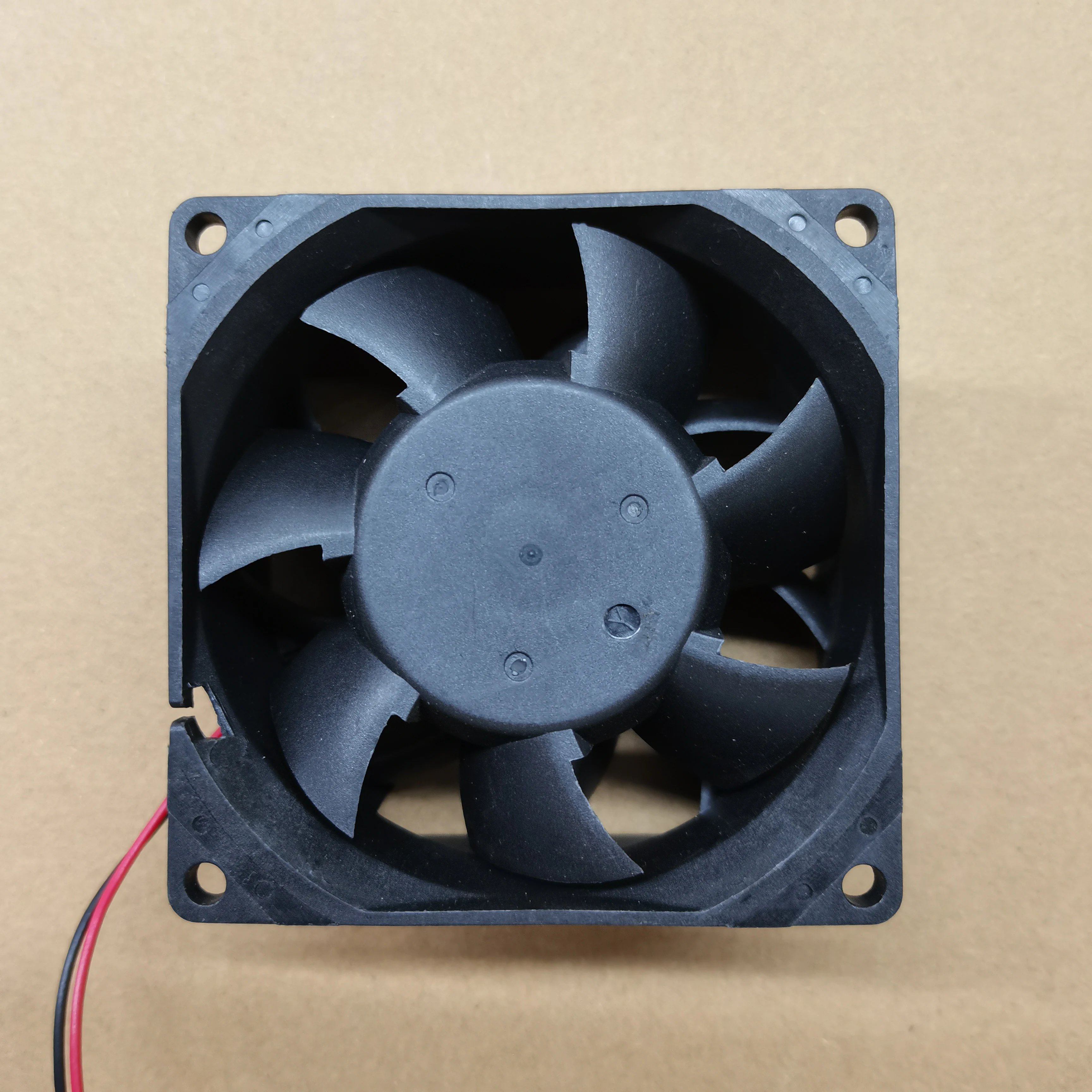 SNOWFAN YY8038M48B-JC08 DC 48 В 0,16 А 80x80x38 мм 2-проводной охлаждающий вентилятор для сервера