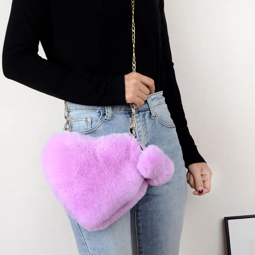 حقائب يد نسائية على شكل قلب حقائب كروس لطيفة من الفرو الصناعي حقيبة كتف بسلسلة من القطيفة الناعمة حقائب يد على شكل قلب #4