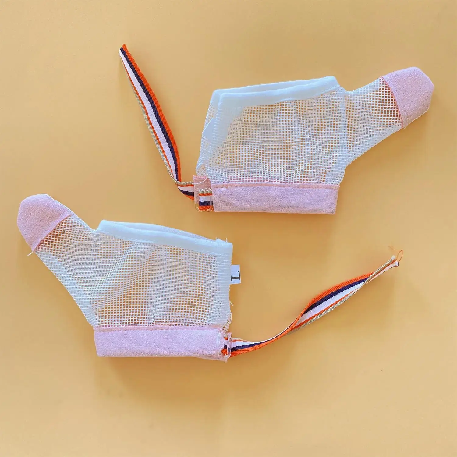 الإبهام السبابة الأكل مصحح اليد للأطفال لوقف عض الأصابع يغطي الأطفال لمنع إدمان اليد مع قفازات