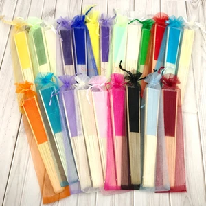 20/24/30pcsパーソナライズされた結婚式のファン、カスタム印刷ハンドヘルド折りたたみファン、オーガンザバッグ、ブライダルシャワー、赤ちゃんの洗礼 ゲストへの8つの最高の販売洗礼式ギフト-5