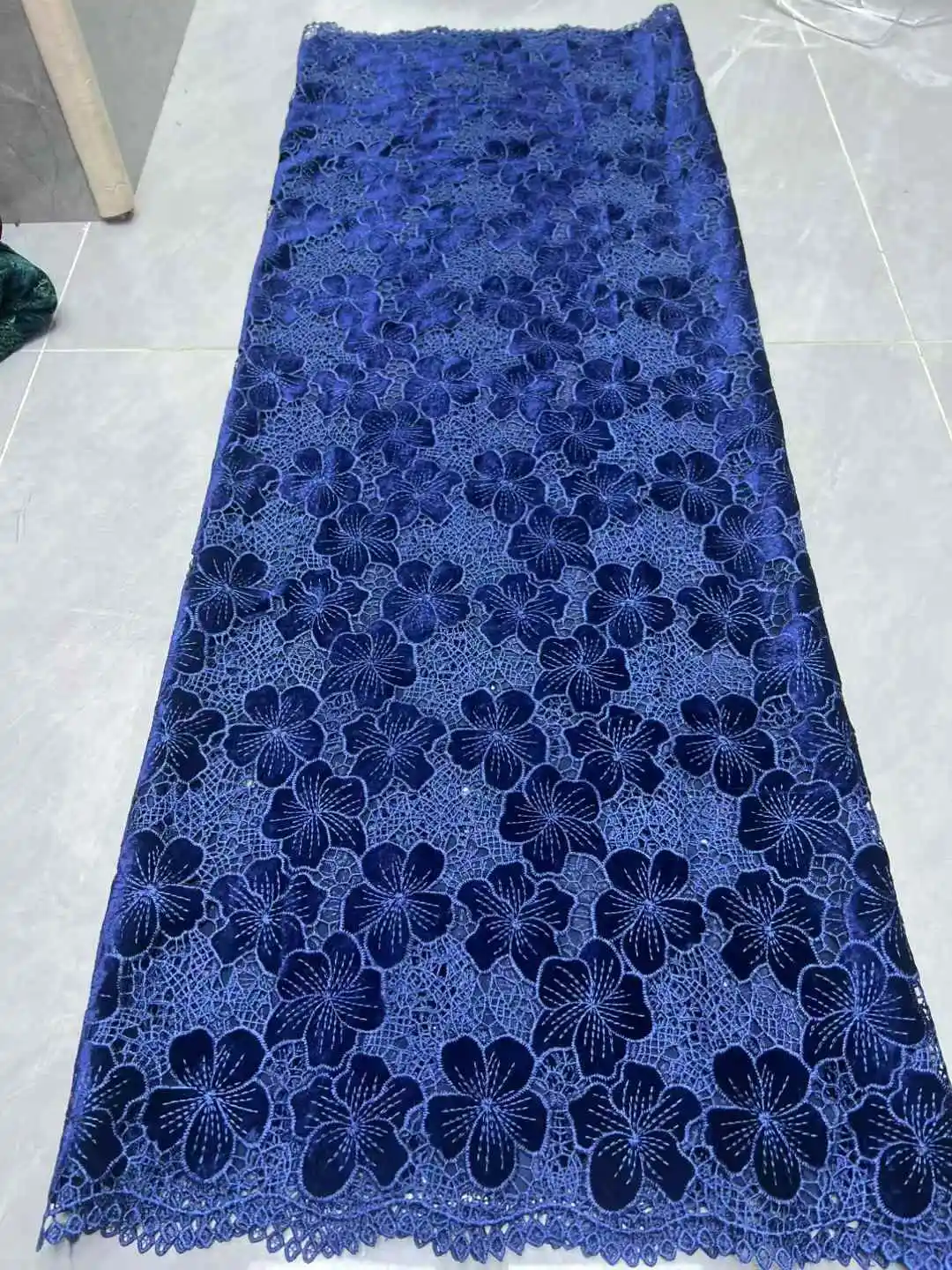 

Newest African Luxury Guipure Velvet Lace Fabric 2025 Nigerian Embroidery Sequins Lace Material Hand cut Cotton Fabric