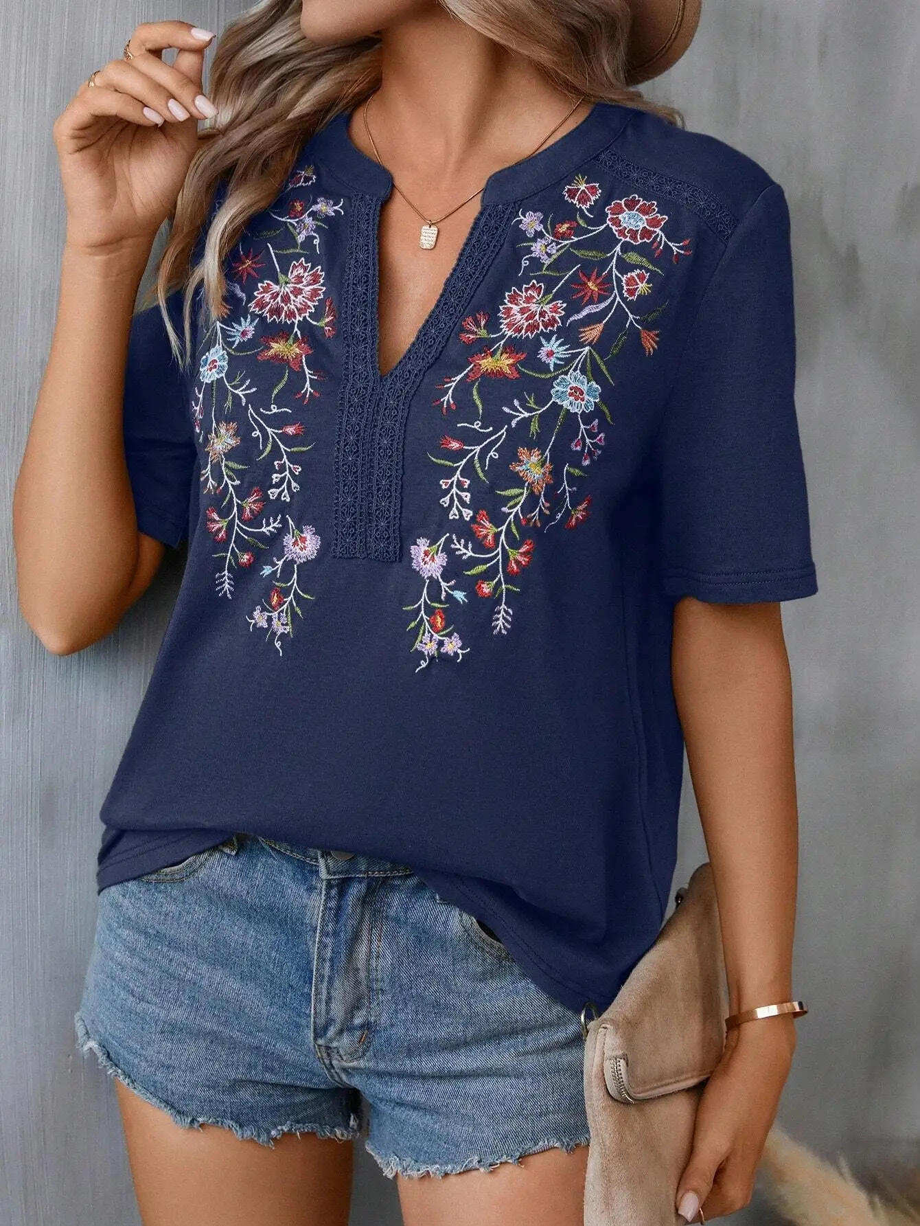 

2024 Summer Women's T-shirt Short-sleeved V-neck Embroidered Patchwork Printed Fashion Tops for Women