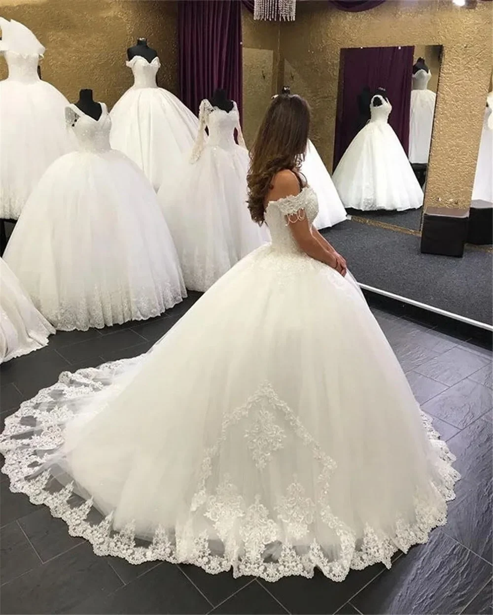 Customzied Ball Gowns Lace Wedding Dresses Backless Off Shoulder Appliques Country Style Bridal Elegant Vestidoe De Noiva