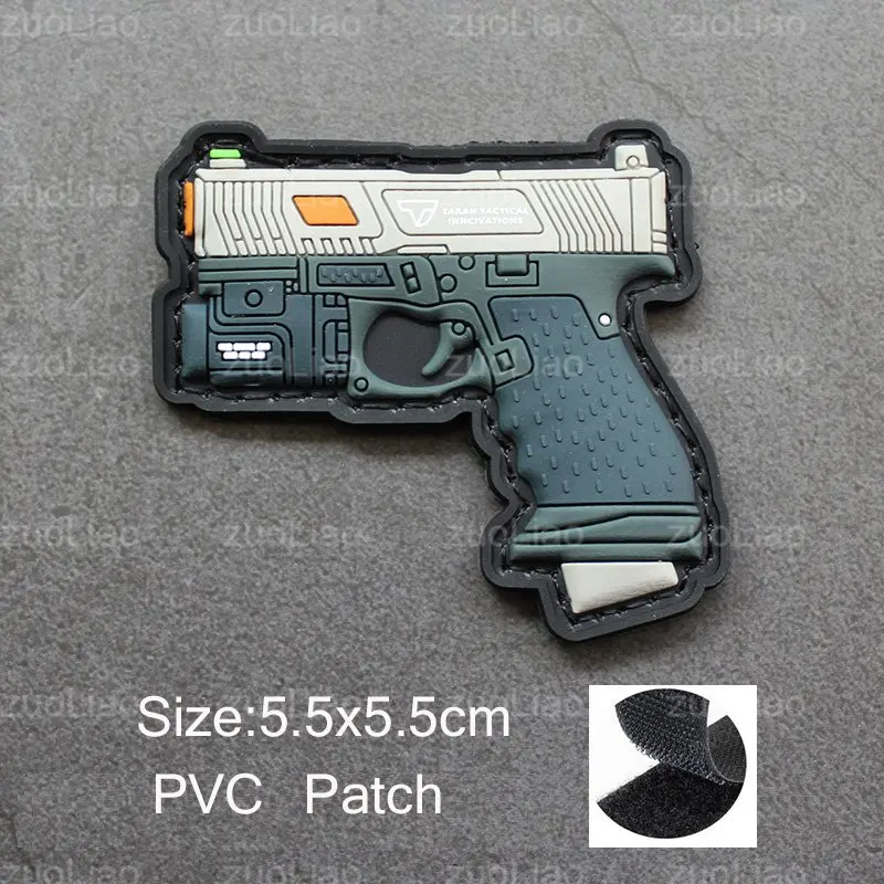 Q-Version Waffe 3D PVC Silikon Moral Armband Taktisches Armband Helm Aufkleber Mini Abzeichen Kampf für Rucksack Jacken Kleidung