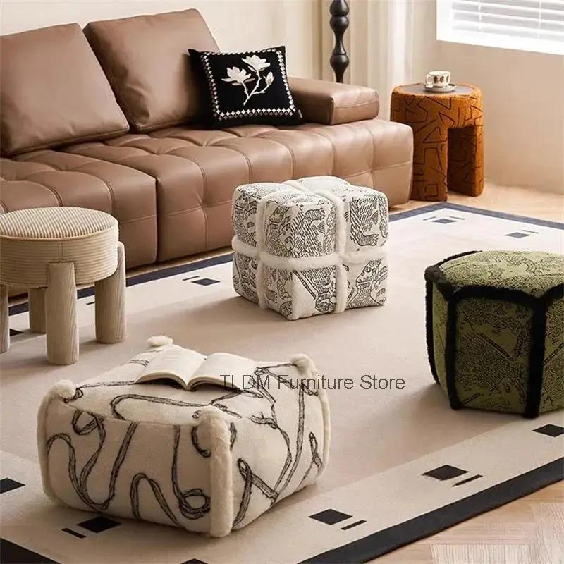 Designer Pouf Low Stool Retro Footrest Makeup Dressing Stool Entrance Hall American Sitting Shoe Changing Stool Home Decoration