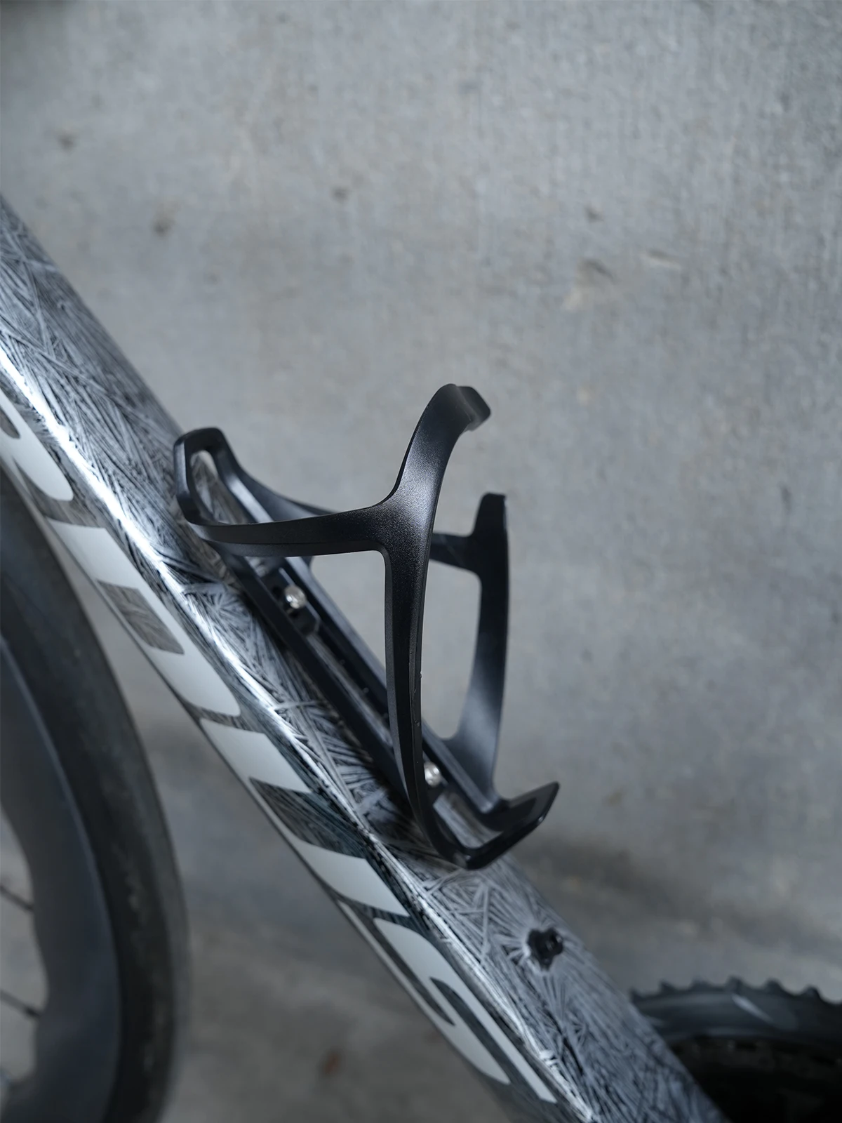 AliExpress Cycling Bottle Cage PC Ultralight Bicycle Bottle Cage Bracket Bicycle Bottle Cage Bracket Portable Mountain Bike Accessorie