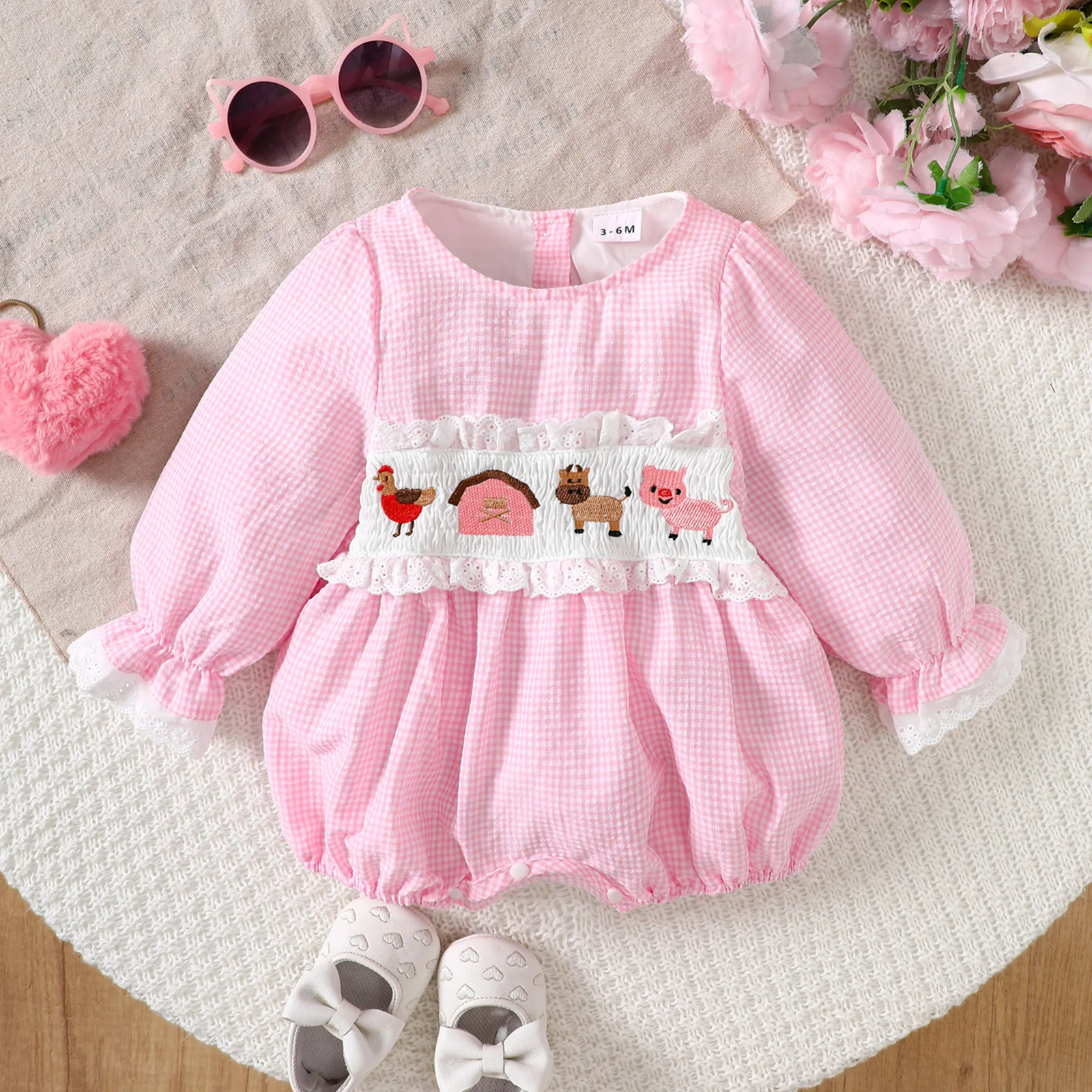 

2025 Autumn Newborn Baby Girls Clothe Sweet Pink Plaid Long Sleeve Bodysuit with Cartoon Animal Embroidery One Piece