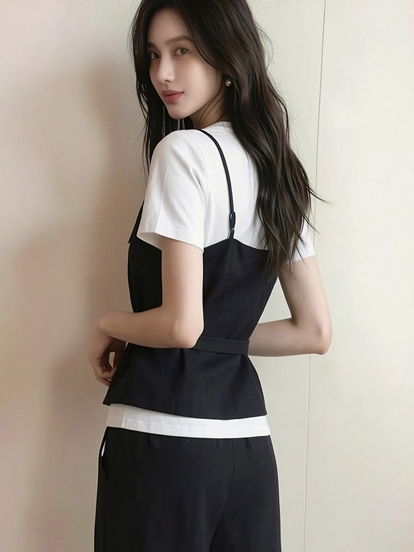 2026 New Korean Style Summer Color Block Short Sleeve T-Shirt Women's Design Versatile Elegant Top Two-Piece Set City Walk La...
