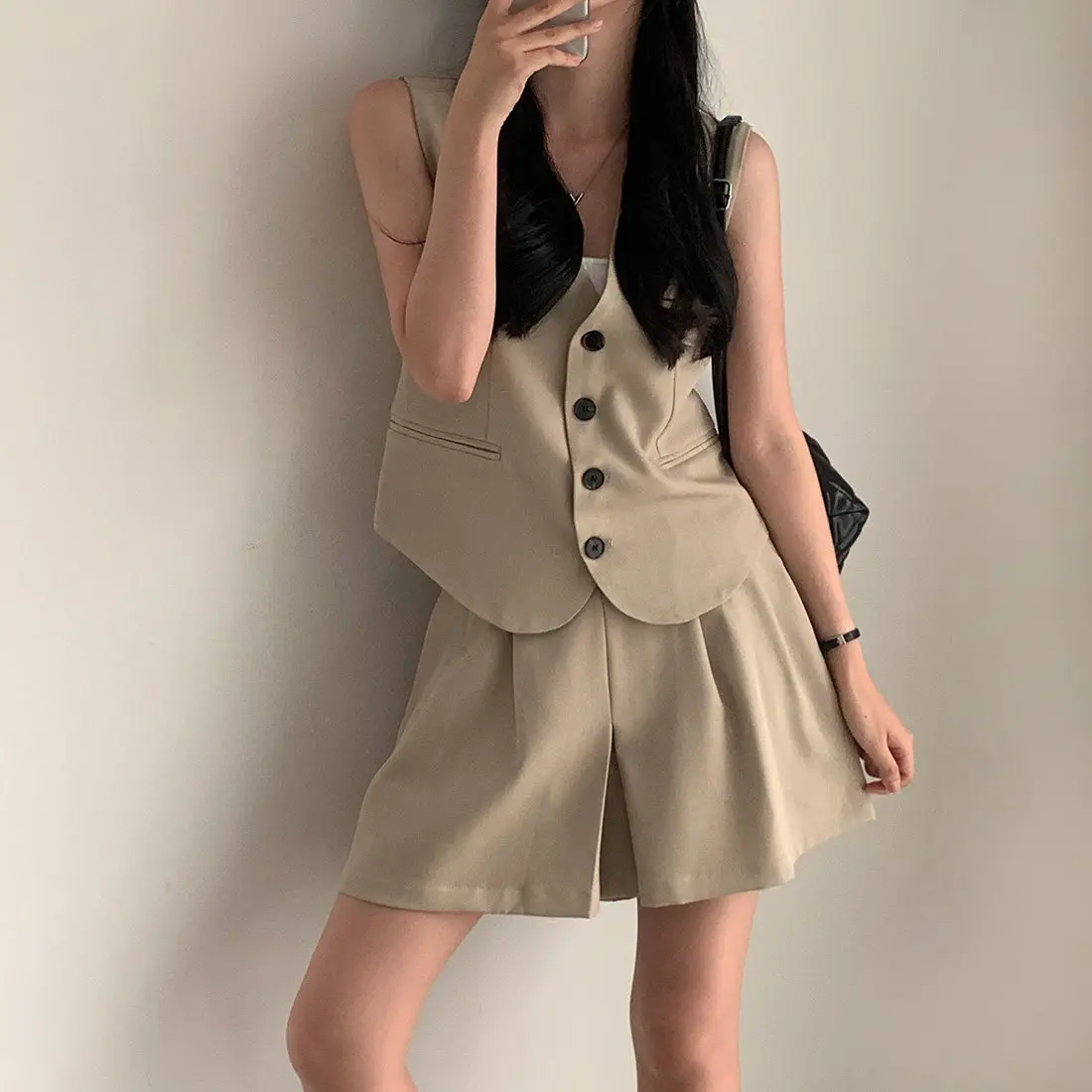 

Корейский стиль: шикарный летний винтажный костюм с V-образным вырезом, жилет, короткая верхняя одежда, юбка-шорты с высокой талией, плиссированная юбка, брюки, шорты, комплект из двух предметов, модный...